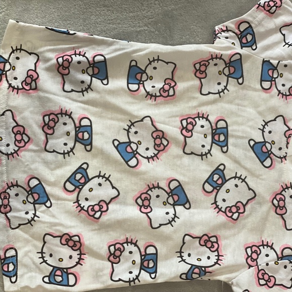 NWT Hello Kitty Girls T-Shirt - Size 4 - Picture 2 of 5